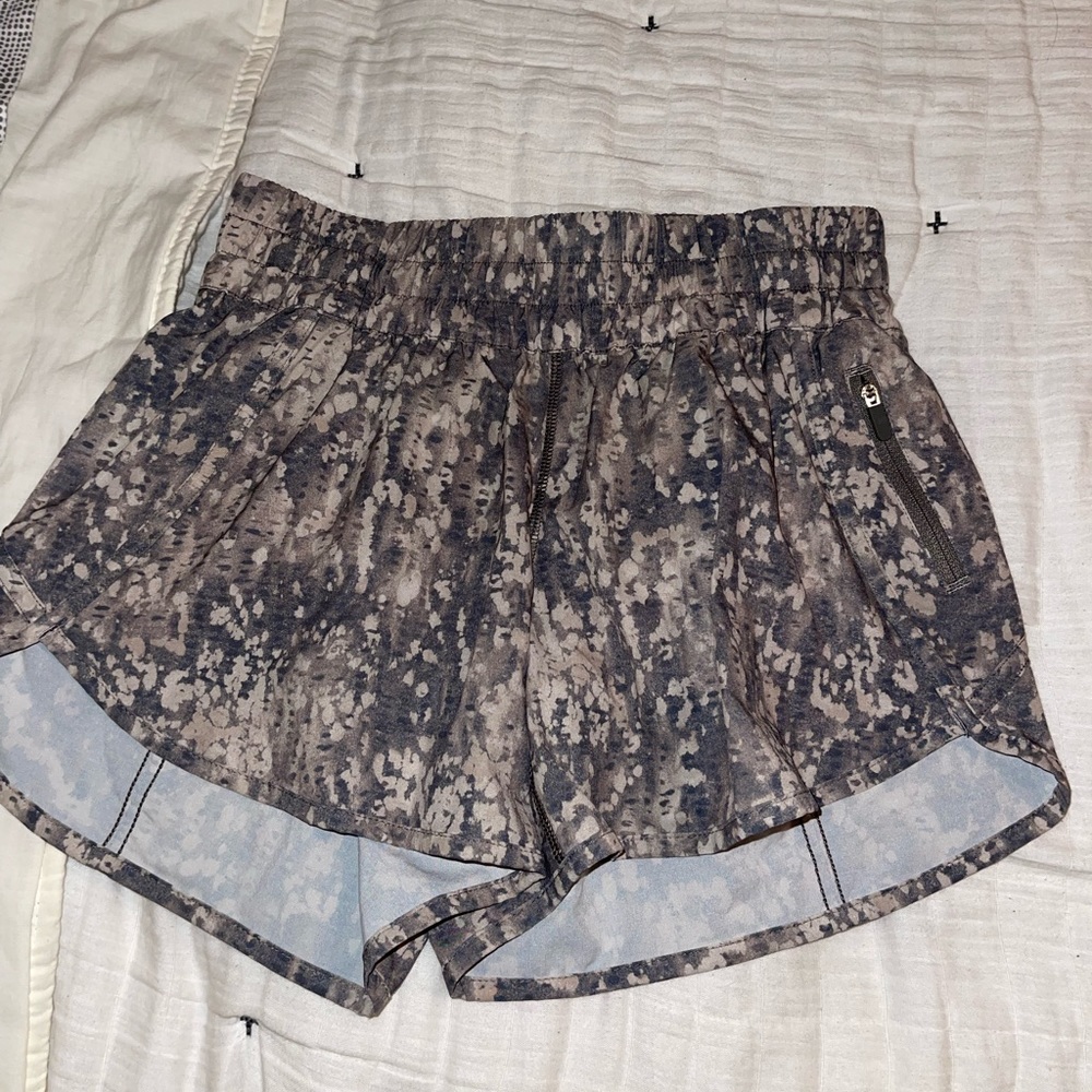 Lululemon tracker shorts
